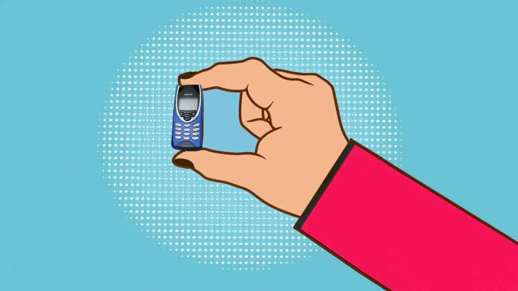 Winziges Handy wird von zwei Fingern einer großen Hand gehalten.